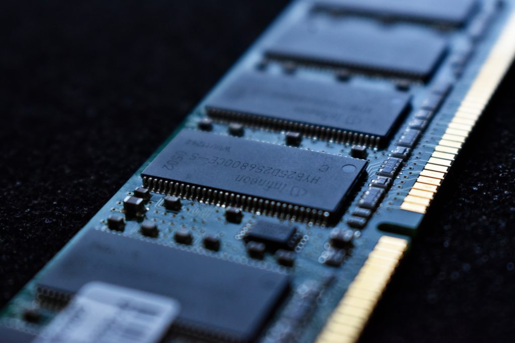 How much RAM is required to run a basic Plex server on your laptop?